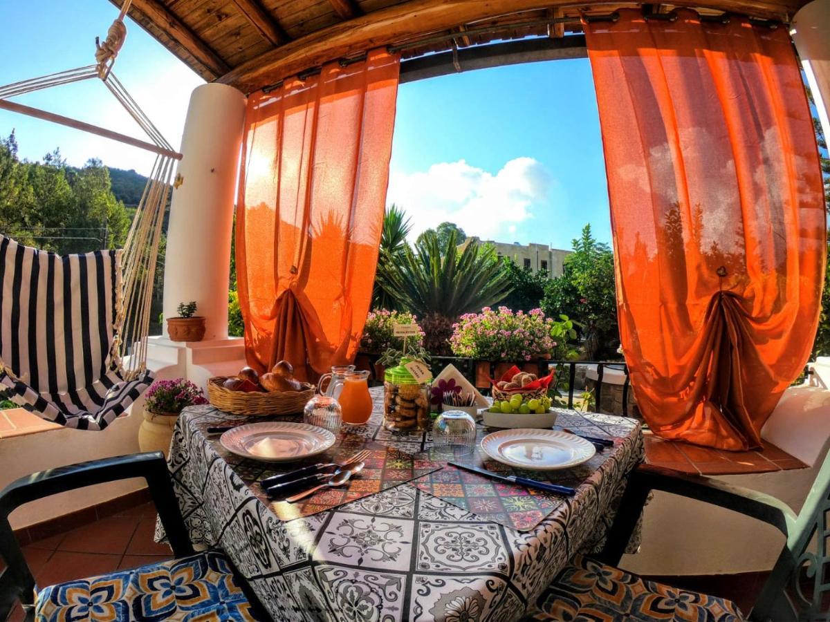 Lauricella Bed And Breakfast Lipari  Exteriör bild