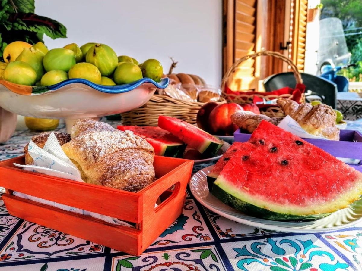 Lauricella Bed And Breakfast Lipari  Exteriör bild