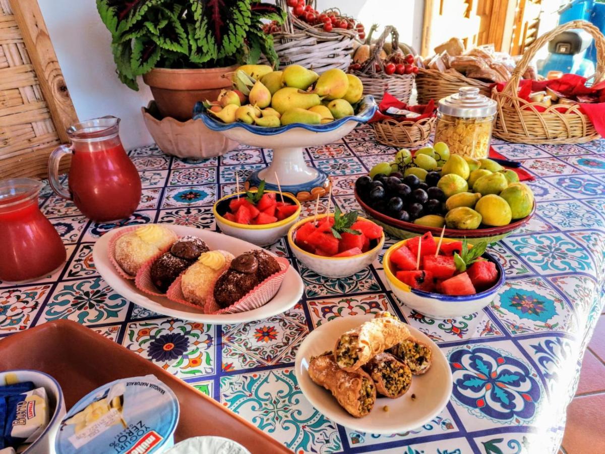Lauricella Bed And Breakfast Lipari  Exteriör bild