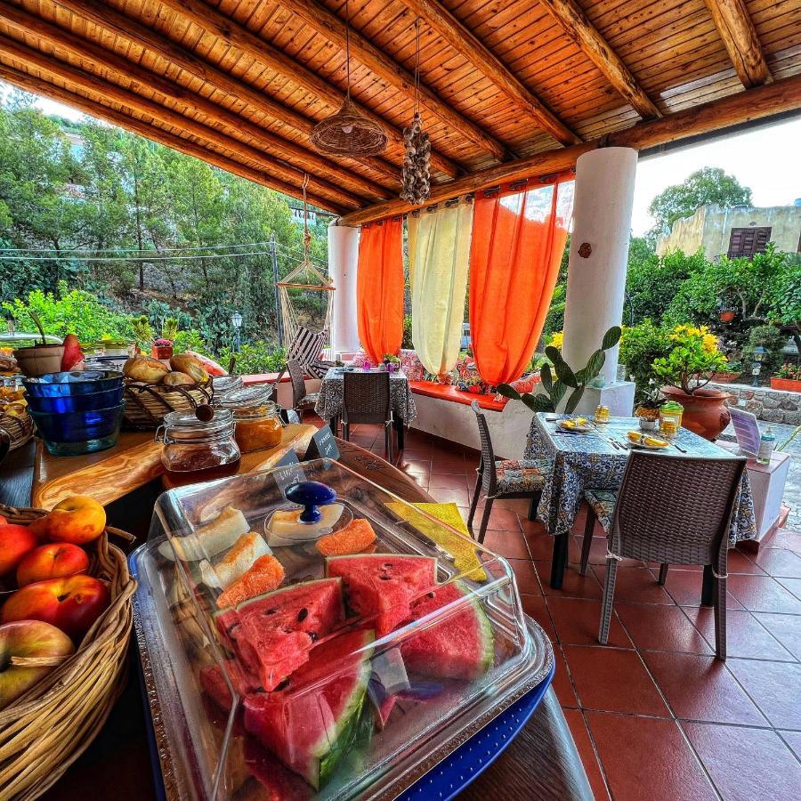 Lauricella Bed And Breakfast Lipari  Exteriör bild